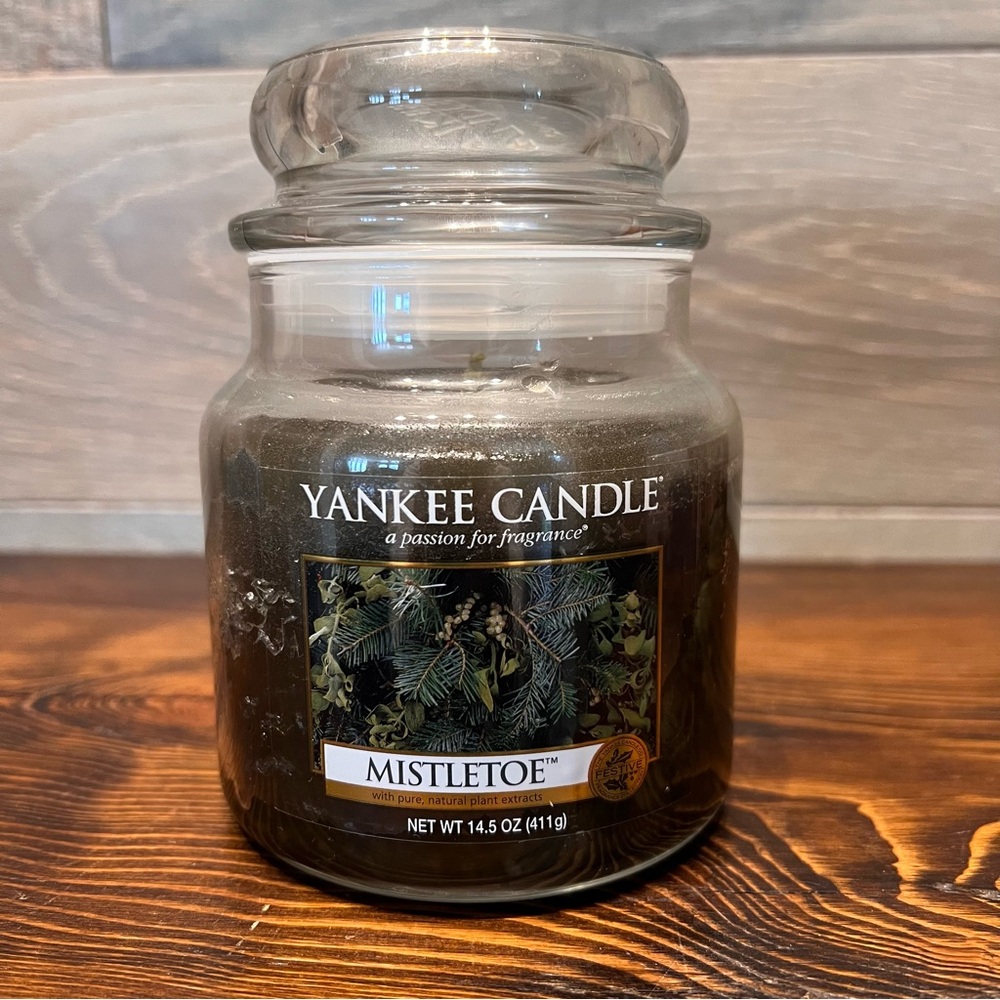 Yankee Candle‎ Mistletoe 14.5 Ounces Fragrance  Candle Green Christmas Holiday
